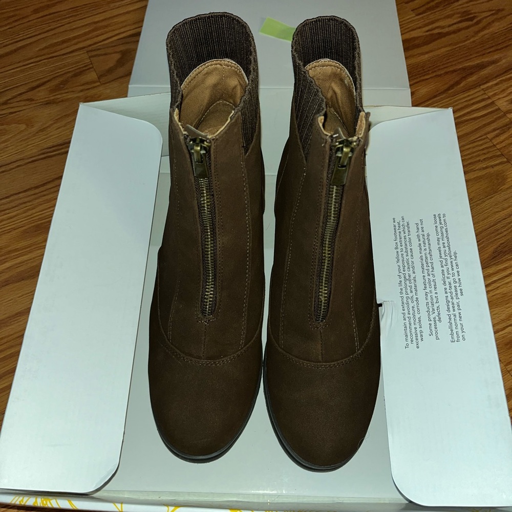 SALE!! Brand New Wedge Zip Booties - size W 9.5